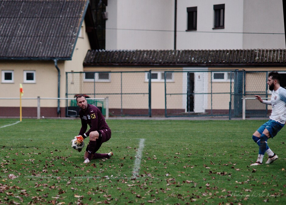 Libor Hrdlicka controls the ball: Frantisek Nagy is coming in on a long run as Hrdlicka carefully protects the ball Subject: soccer;football;burgenland;kittsee;SC Kittsee;UFC Pamhagen