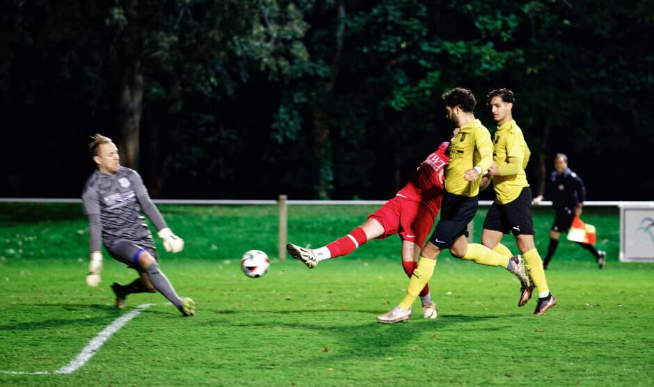 Wernecker's early chance saved by Unger: Michael Wernecker got away early and put a dangerous shot on net between two defenders Irfan Akbiyik and Ömer Faruk Akbiyik. Michael Unger made a good save. Subject: soccer;football;burgenland;kittsee;SC Kittsee;ASV Deutsch Jahrndorf