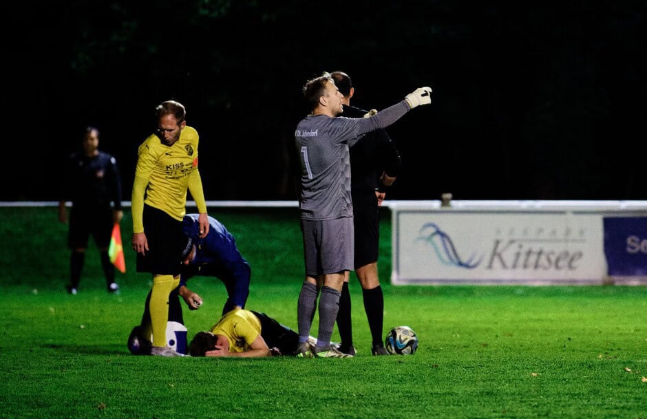 Injury strikes early: Deutsch Jahrndorf Captain Carsten Lang surveys his fallen comrade as keeper Michael Unger calls for a substitution Subject: soccer;football;burgenland;kittsee;SC Kittsee;ASV Deutsch Jahrndorf