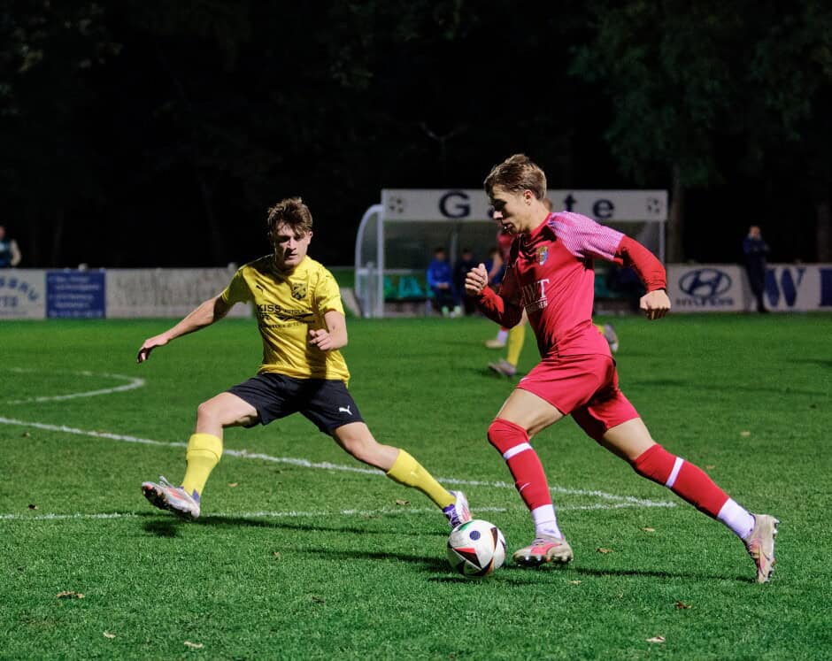 Belko pushes hard on goal from the left flank: Defender Boris Brydniak attempts to stop Michal Belko's break on neck. Subject: soccer;football;burgenland;kittsee;SC Kittsee;ASV Deutsch Jahrndorf