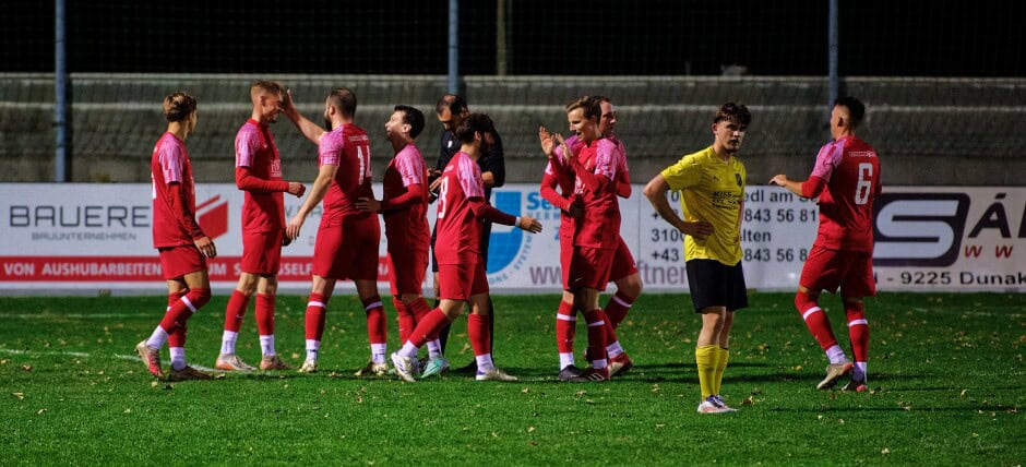 Agony of imminent defeat: Happy Kittsee players line up to congratulate Jozef Sombat, while Deutsch Jahrndorf Borys Brydniak stands with his hands on hips, search his soul. Subject: soccer;football;burgenland;kittsee;SC Kittsee;ASV Deutsch Jahrndorf